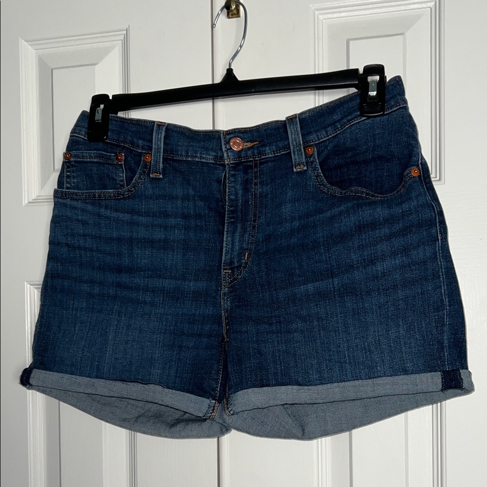 Size 30 Levi’s Mid Length Shorts